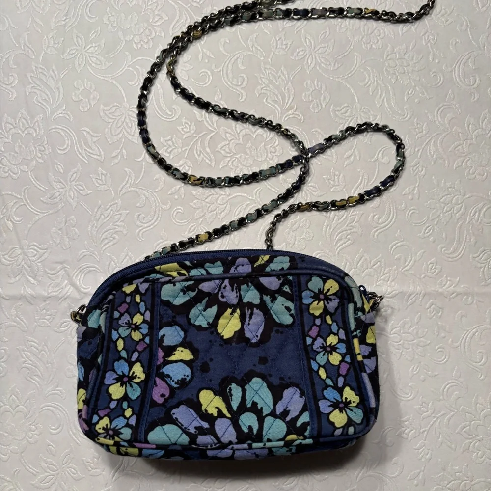 Vera Bradley mini chain bag. - Picture 2 of 3